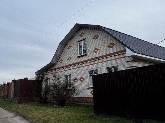 Продаж 2 поверхового будинку з опаленням і ділянкою на 17 соток, 105 кв. м, 4 кімнати, на вул. Сумсь Верхняя Сыроватка