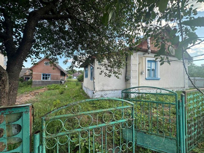Продам будинок 54 м² з ділянкою 8 соток та господарською спорудою — м. Волочиськ, за Автовокзалом - фото 1