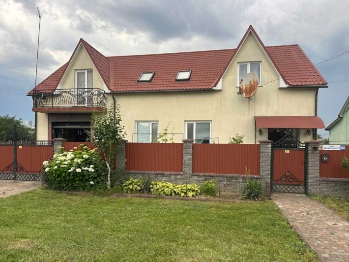 Продається будинок 217 м² з гаражем та садом — м. Волочиськ, вул. Незалежності - фото 1