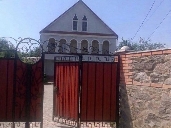 Продам будинок разом з магазином і складом від господаря.  249 000 $ Полонное