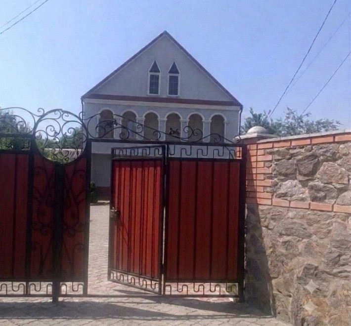 Продам будинок разом з магазином і складом від господаря.  249 000 $ - фото 1