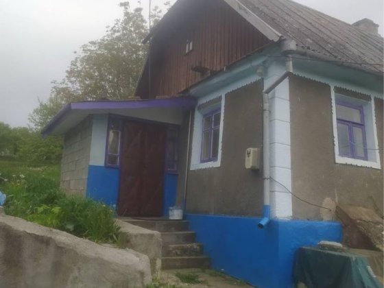 Продається  частина будину в предмісті  Камʼянця - Подільського. Должок