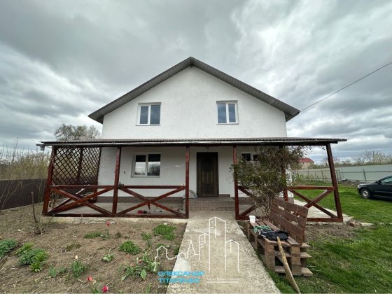Продам просторий житловий будинок у доглянутому стані в с. Довжок Довжок