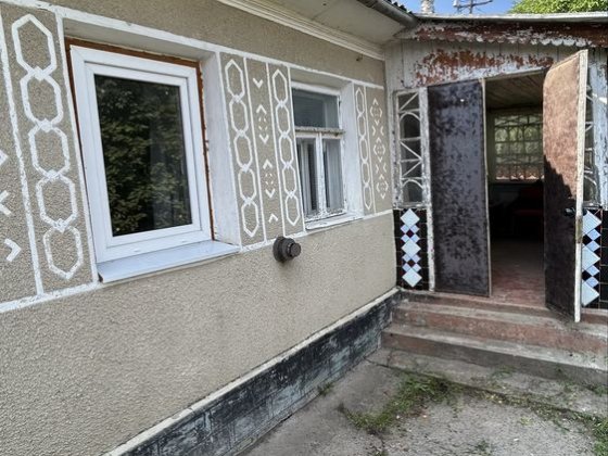 Земля і Частина будинку в центрі Довжка Довжок
