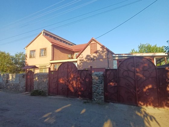 Продаж добротного 2х поверхового будинку та прибудинкових споруд, с.Геронимівка