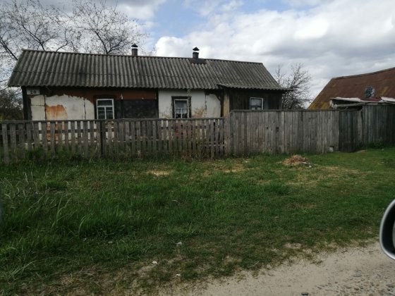 Невеликий будинок з 2 земельними ділянками Корюківка