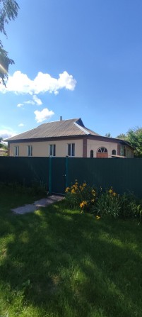Є ВІДНОВЛЕННЯ!!! Добротний будинок з ремонтом та меблями  недалеко від міста - фото 1