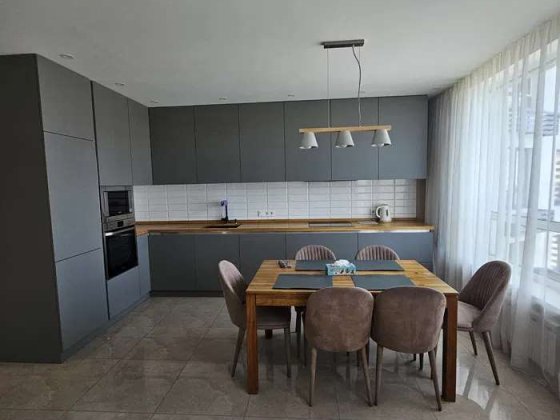 Продається  3-кімнатна в ЖК "Зарічний", вул. Зарічна, 1В. Киев