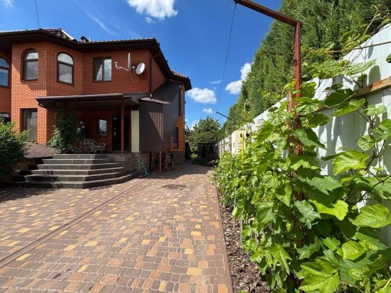 Продам просторий надійний будинок з газом та підвалом на 5 сотках, Сади. Бровары