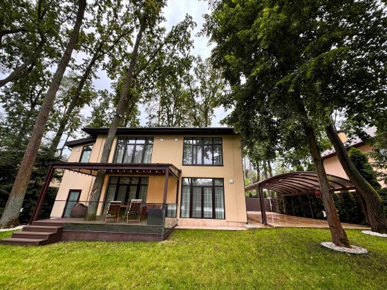 Продаж Лісова Буча: будинок 220 м² з ремонтом, 10 соток, басейн, без% Буча