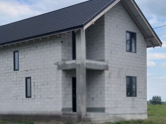 Продається двохповерховий будинок з терасою у Борисполі
