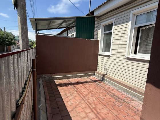 Продам 1 кімнатну частину будинку в центрі міста.Окремий двір Белая Церковь