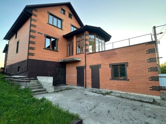 Продаж будинку на Летрі попяд з краєвидом на річку Белая Церковь
