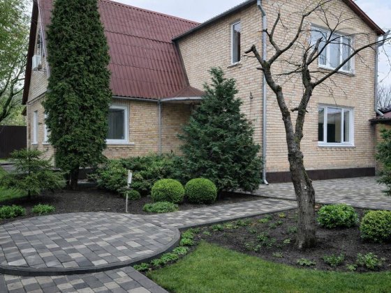 Продам будинок з гаражем та доглянутою зеленою територією|Індивідуальне газове опалення|Сертифікат|В Буча