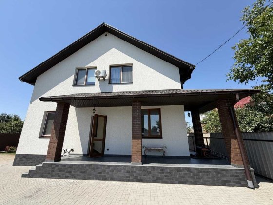 Продається сучасний двоповерховий будинок 140 м² на 10 сотках у центрі міста Бориспіль