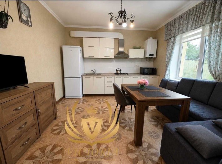 Продам добротний будинок з гаражем у Борисполі - фото 1