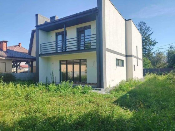 Продам сучасний особняк біля озера. Ивано-Франковск