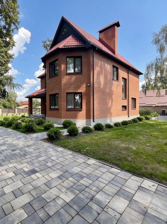 Сучасний будинок в Ірпені: кутова ділянка 14 соток, укриття, лазня, автономія - фото 1