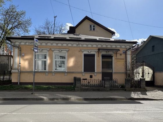 Півособняк в центральній частині міста Ивано-Франковск