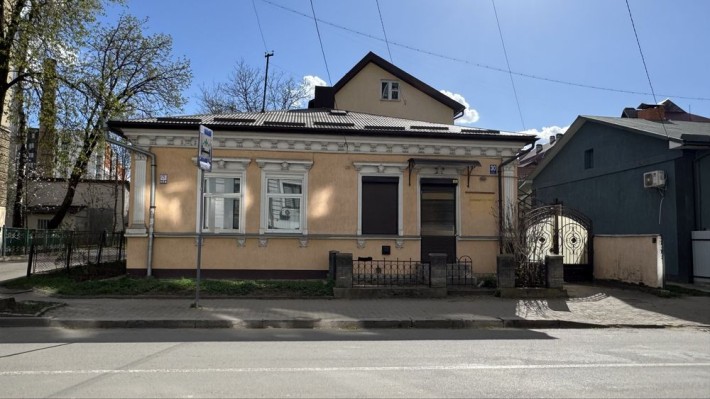 Півособняк в центральній частині міста - фото 1