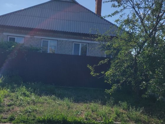 Продам кирпичный дом в районе Водолечебницы. Площадь дома 78 кв. м. Дом состоит из четырёх комнат, к Кременчуг