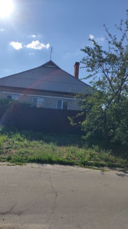 Продам кирпичный дом в районе Водолечебницы. Площадь дома 78 кв. м. Дом состоит из четырёх комнат, к - фото 1