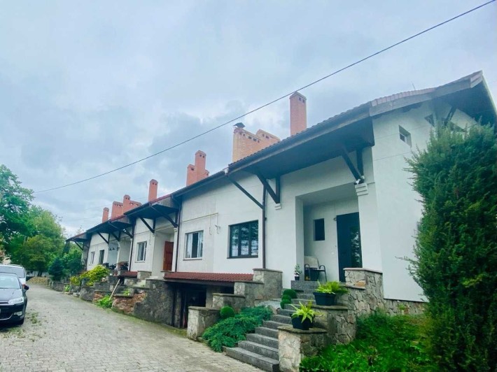 Продаж танхаусу в обжитій тихій локації в центрі міста 170 м2 в клубному містечку з гаражем і земель - фото 1