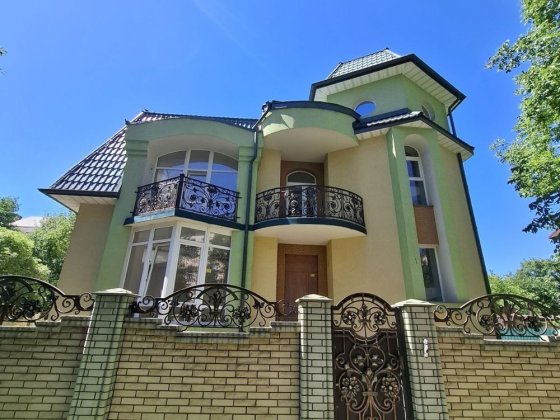 Будинок в центрі міста вул. Матейки Івано-Франківськ
