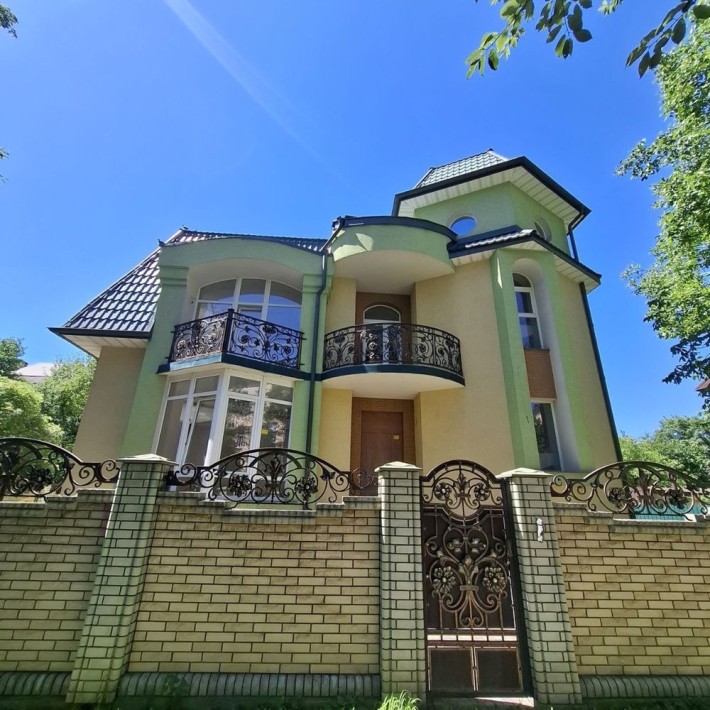 Будинок в центрі міста вул. Матейки - фото 1
