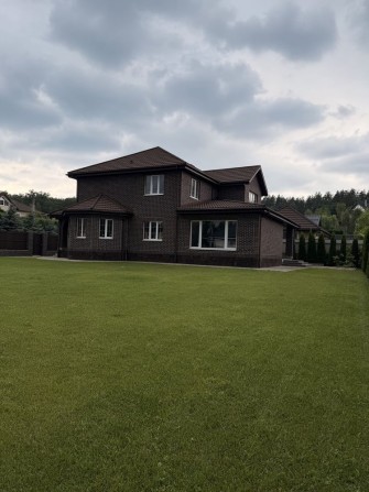 Будинок високої якості в англійському стилі 210 м2 на 10 сотках +гараж + ПІДВАЛ + тех. Приміщення. З - фото 1
