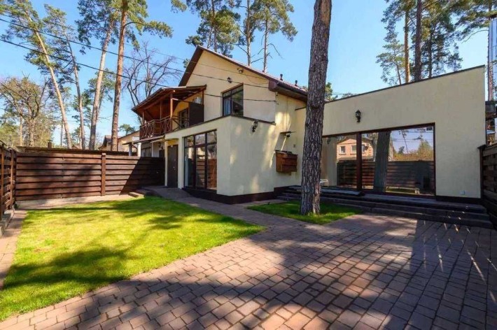Продаж стильного тауну з ремонтом в престижному районі Бучі - фото 1