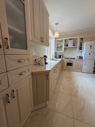 Будинок з ремонтом в Ірпені | 156 м² + тераса 30 м² | Газ | Мінімальне оформлення - фото 1