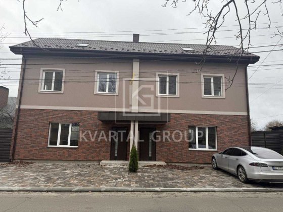 Великий дуплекс з великою ділянкою Буча Буча