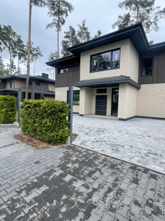 Просторий будинок 248 м² з терасою та навісом у Бучі | КМ “Заграва 2” - фото 1