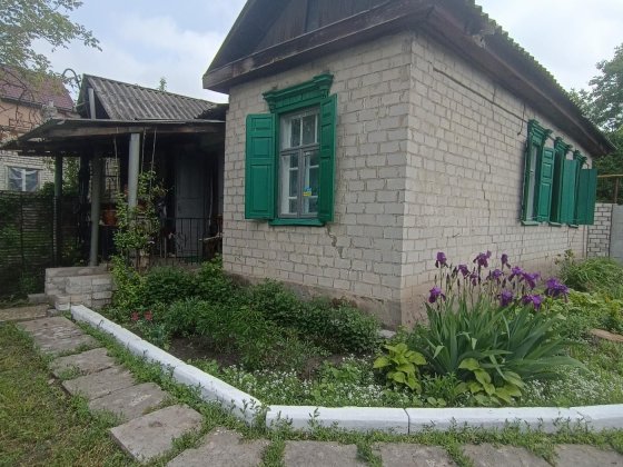 Продаж півбудинку біля річки Кременчук