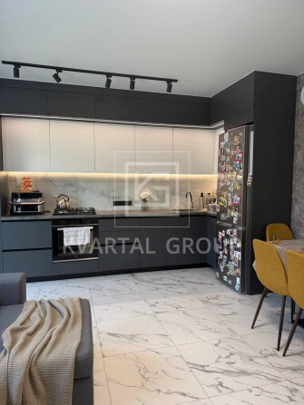 Продам якісний таун з ремонтом ! КАМІН! ГАЗОВЕ ОПАЛЕННЯ! - фото 1