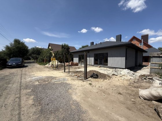 Продам одну половину дуплекса 64 кв.+20кв. літня кухня.  м. Луцьк  з усіма комунікаціями ГАЗ ВОДА ЕЛ Луцк