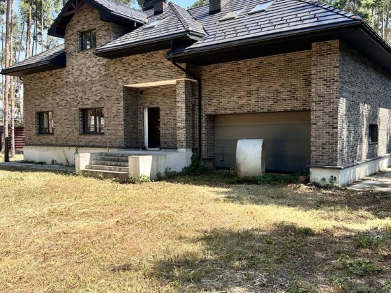 Продаж Будинку в Бучі з гостьовим будинком,гаражем та цокольний поверх Буча