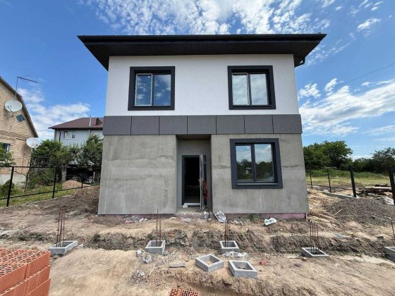 Окремий будинок з центр. комунікаціями, газом в чудовій локації