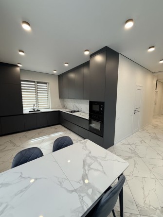 Одноповерховий будинок 125 м² у КМ Comfort Place, Буча — $260 000. Якісний ремонт, повністю укомплек - фото 1