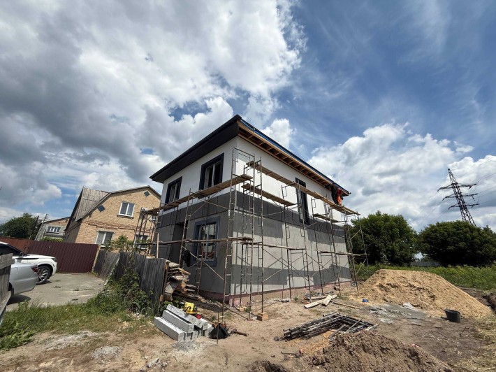 Продаж сучасного будинку в Бучі | Центр міста | Газ | Готовий до ремонту - фото 1