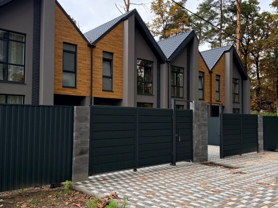 Продам Таунхаус у Центрі Бучі. Центральні Комунікації. Без Комісії ! Буча