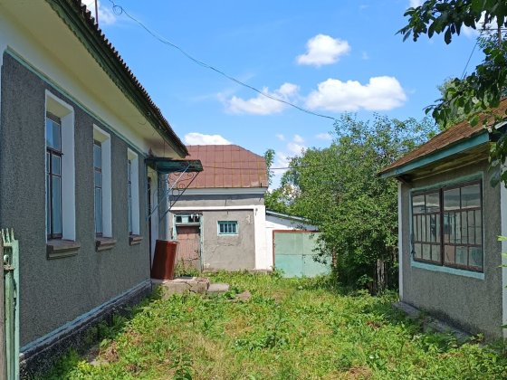 Породам хату в селі Хотьківці, 22км від Хмельницького, біля хати 40 соток городу, є прибудови- гараж Хмельницький