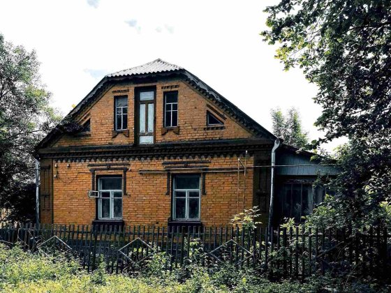 Продається  цегляний будинок в с.Доброгорща.99.5 кв.м. з меблями.Є гараж. Хмельницкий