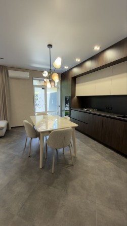 Таунхаус з сучасним ремонтом центральними комунікаціями та газом - фото 1