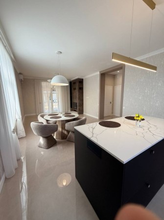 Будинок 150 м² з ремонтом у Лісовій Бучі вул. Михайловського — $330 000. Камін, тепла підлога, меблі - фото 1