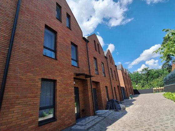 Заходь і живи! Таунхаус з новим ремонтом, меблями та технікою в Бучі! Буча