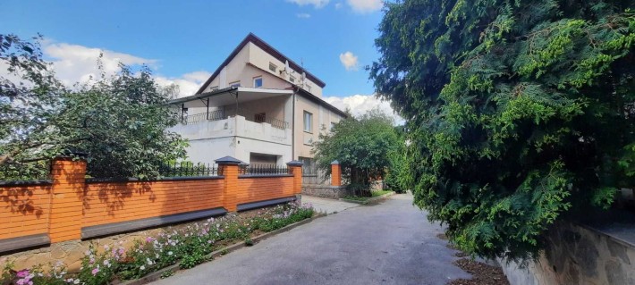 Продам будинок в елітному районі. Центр. Вул. Соборності 10 хв. ходьби - фото 1