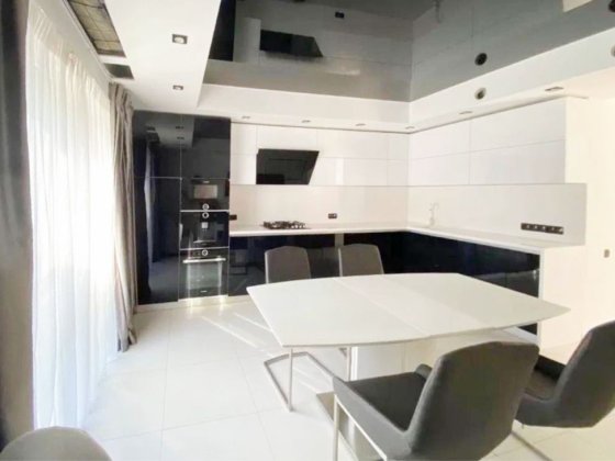 Великий будинок  з ремонтом в Лісовій Бучі! 450м2 та 14 соток серед дерев! Буча
