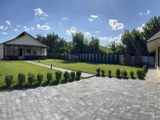 У продажу сучасний будинок